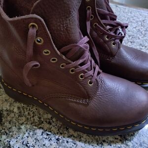 NEW Dr Martens 10